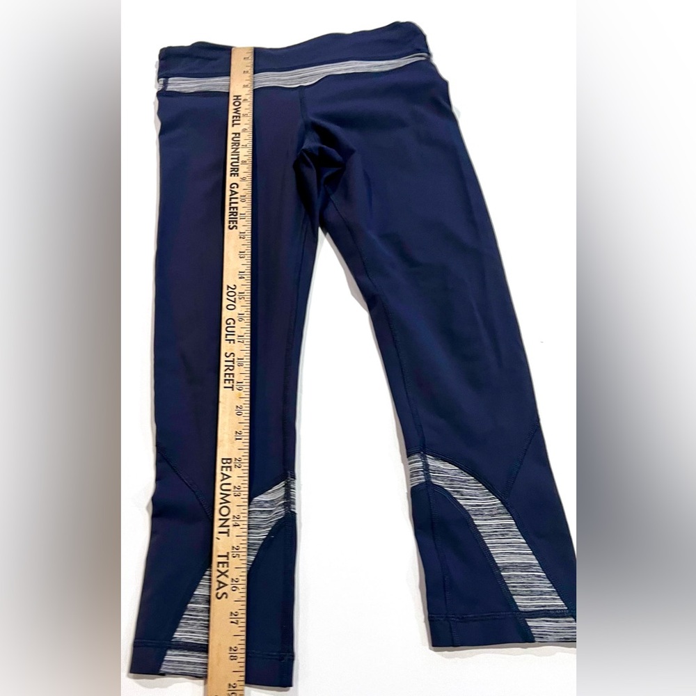 Lululemon Navy Gray Crop Running Leggings Reflective Trim Zip Pocket Size 6 - Picture 6 of 12